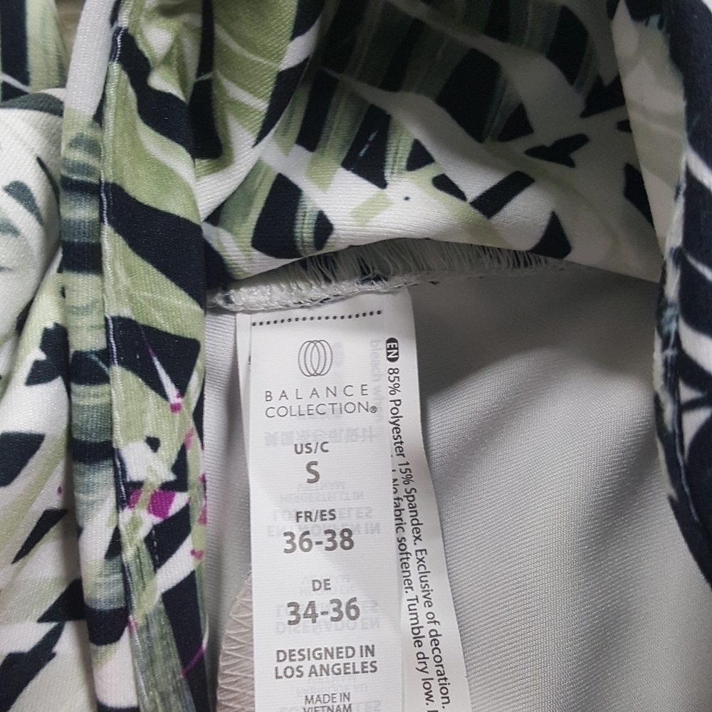 Balance Collection Palm Print Dry-Wik Leggings - Picture 7 of 10